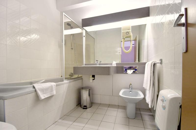 Comfort Triple Room image 2