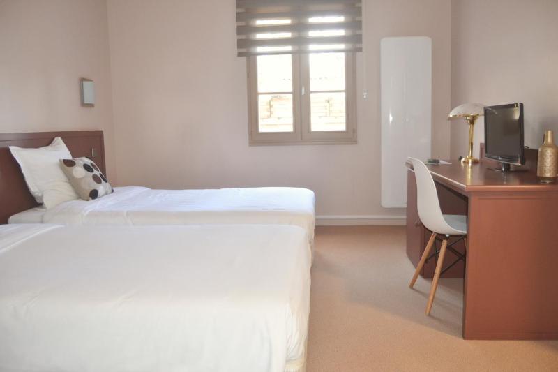 Comfort Twin Room image 2