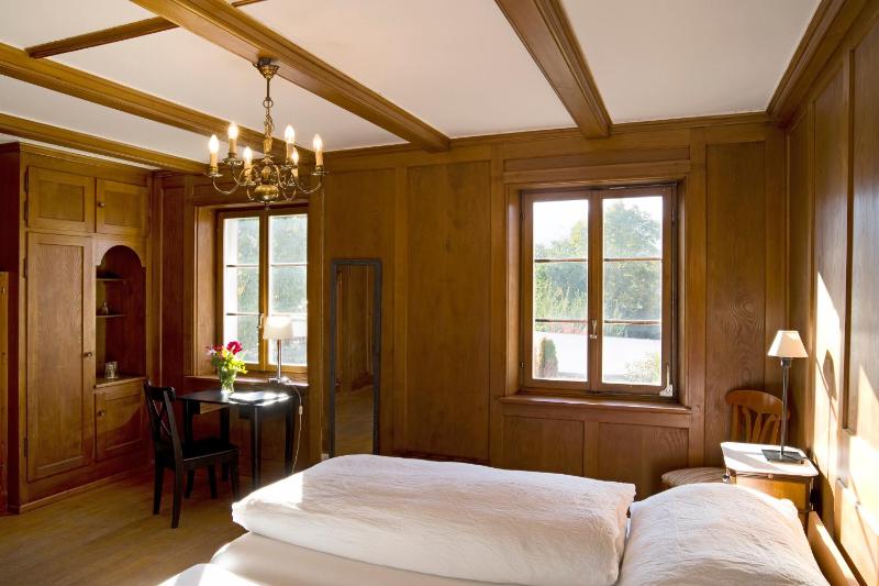 Standard Double Room with Shared Bathroom image 3