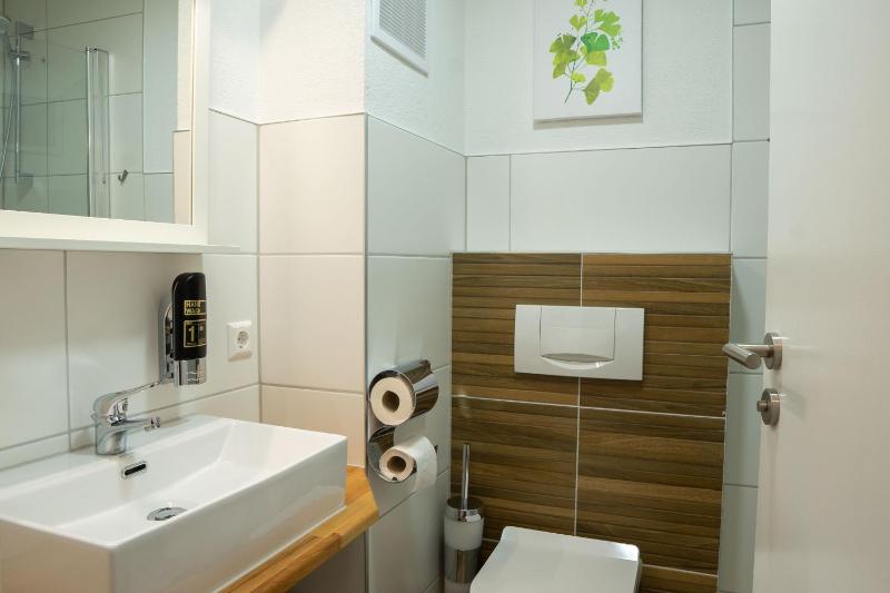 Classic Single Room with Balcony image 3