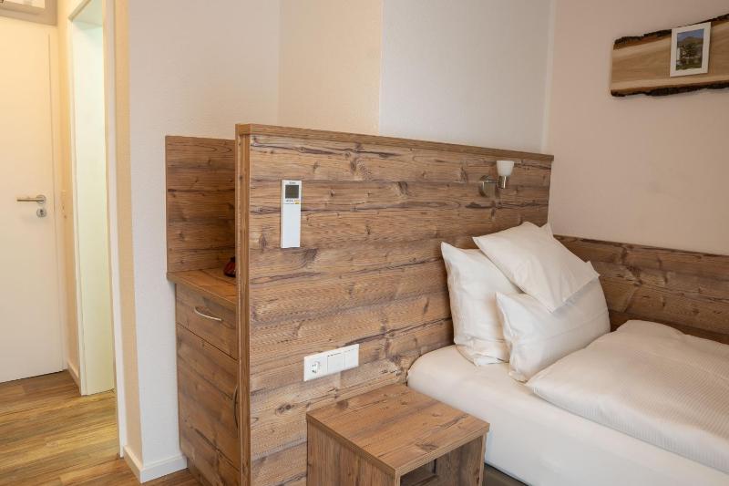 Standard Single Room image 3