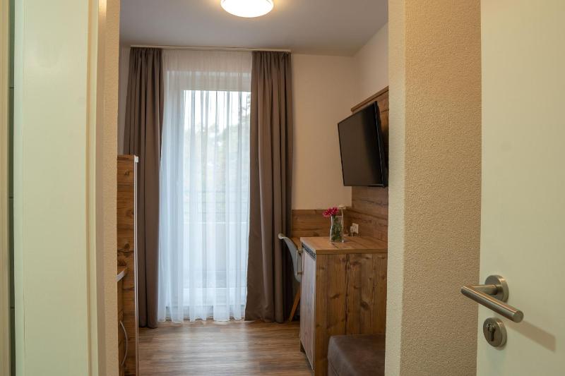 Standard Single Room image 4