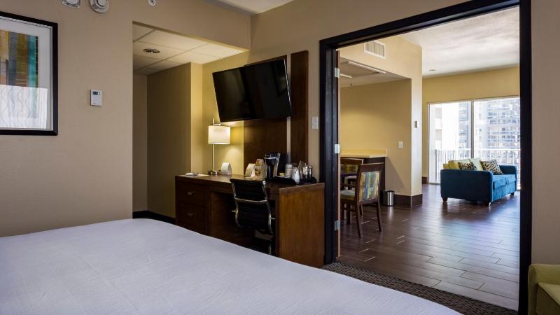One-Bedroom King Suite image 4