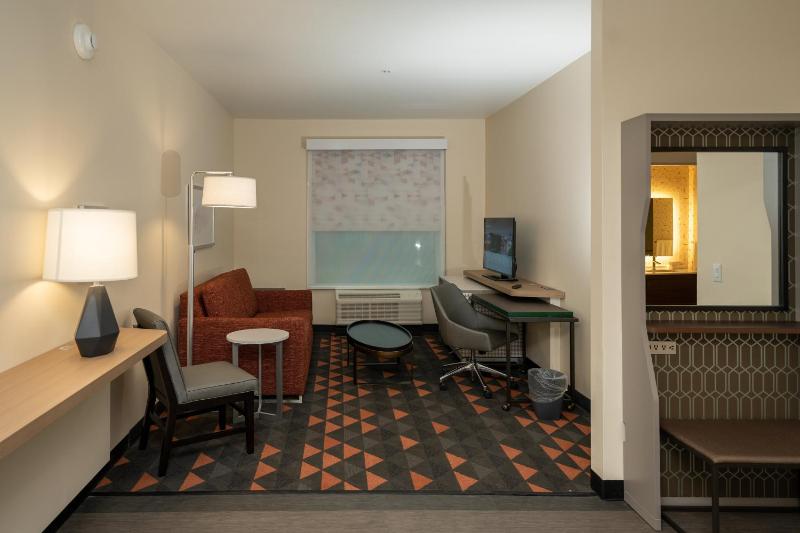 King Suite with Sofa Bed image 4