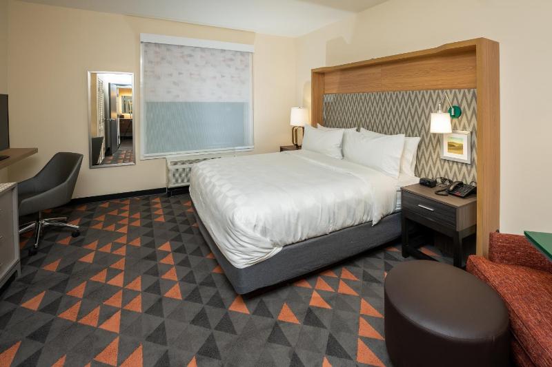 King Suite with Sofa Bed image 2