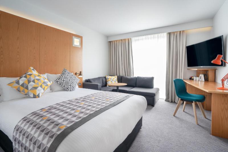 Holiday Inn Bournemouth By IHG - image 3