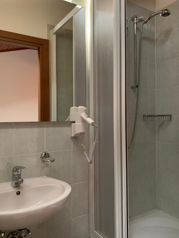 Large Single Room image 3