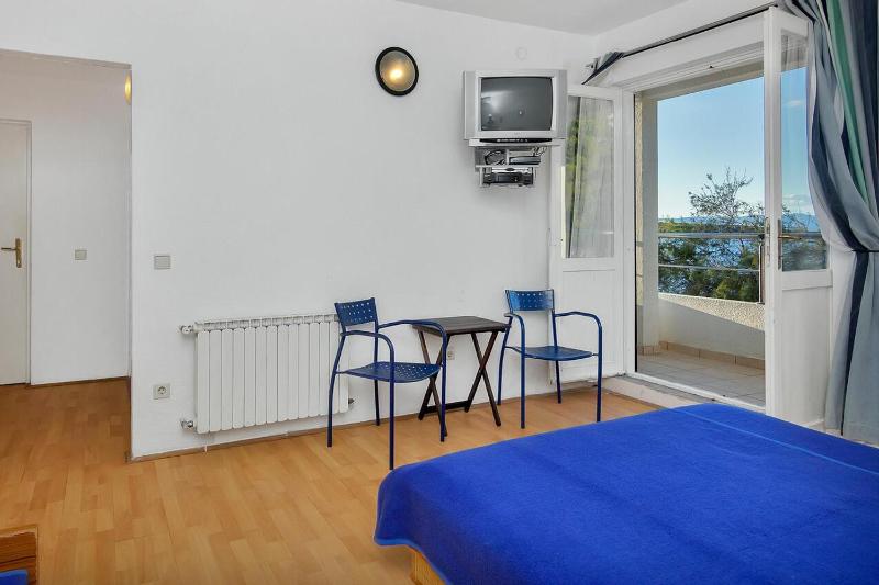 Triple Room with Balcony and Sea View image 2