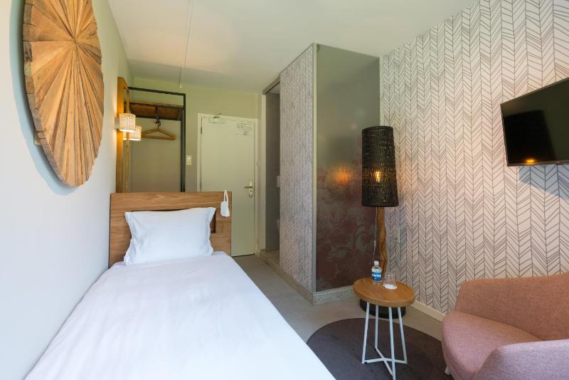 Single Room image 3