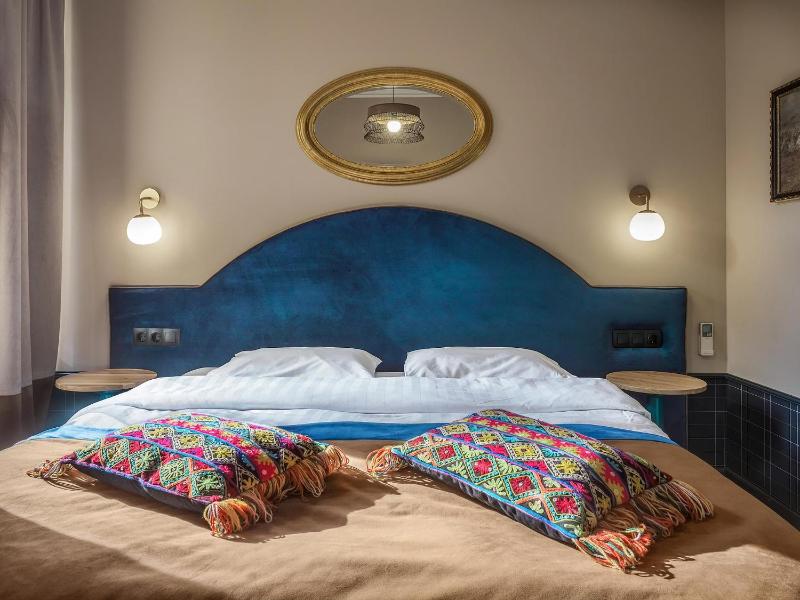 Deluxe Room image 2