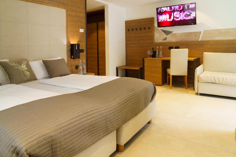 Deluxe Room image 4
