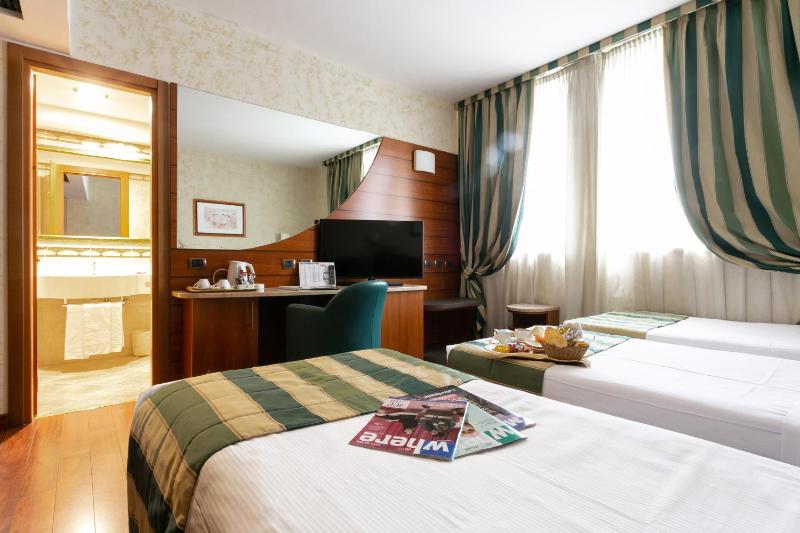 Double Room with Two Single Beds image 4