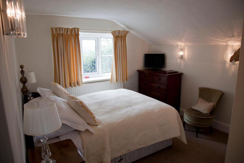 Classic Double Room image 1