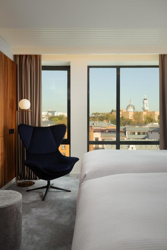 Deluxe Twin Room with City View image 3