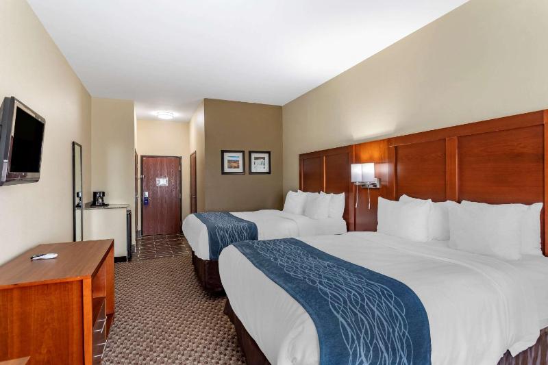Queen Room with Two Queen Beds - Accessible/Non-Smoking  image 4