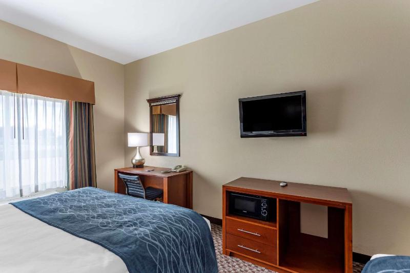 Queen Room with Two Queen Beds - Non-Smoking image 2