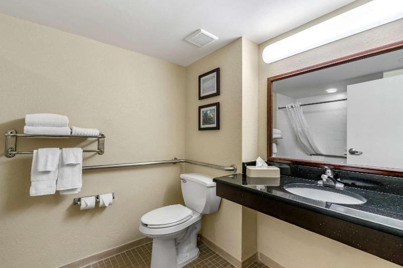 Queen Room - Accessible/Non-Smoking image 2