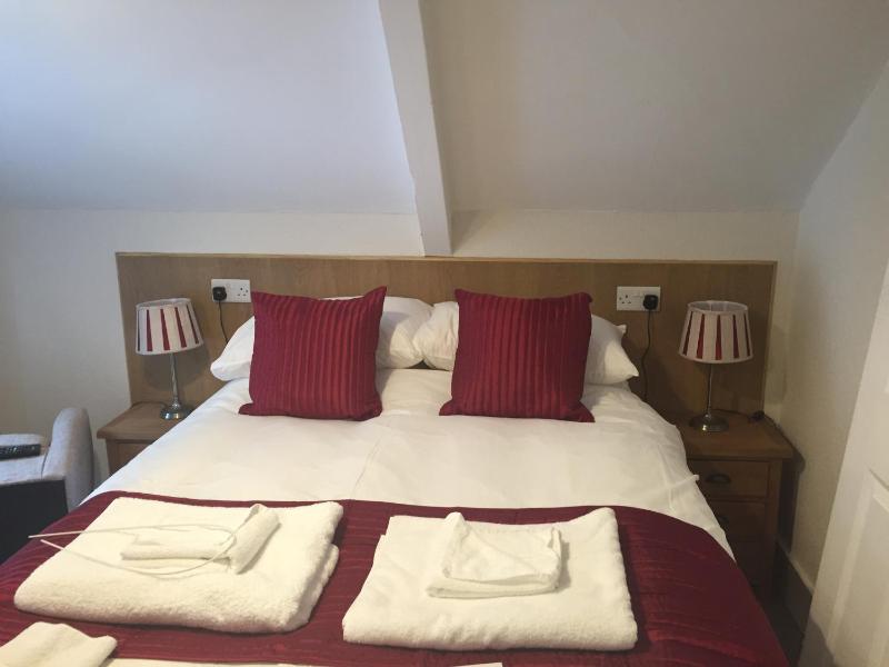Standard Double Room image 3