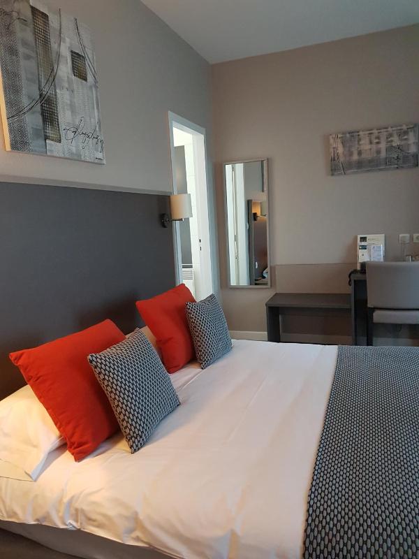 Deluxe Double Room image 3