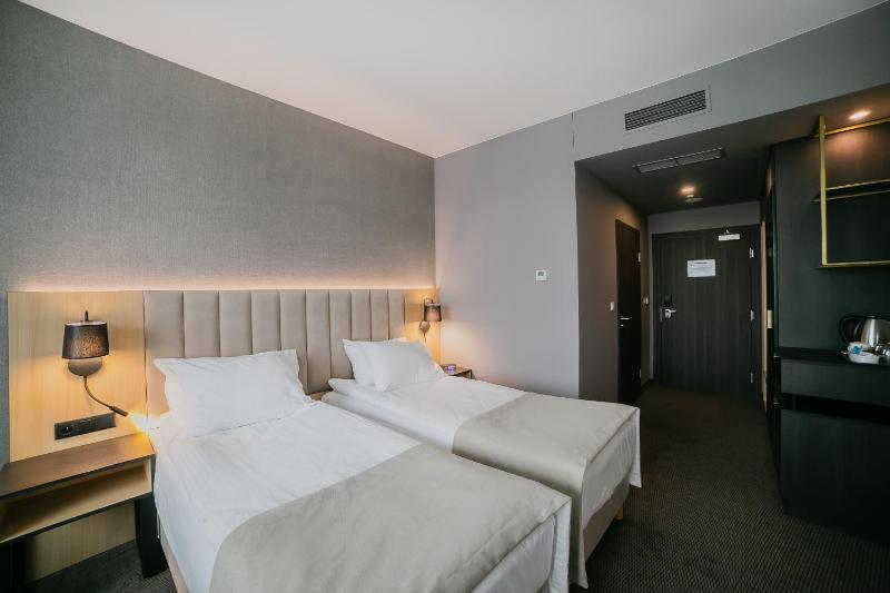 Standard Twin Room image 2
