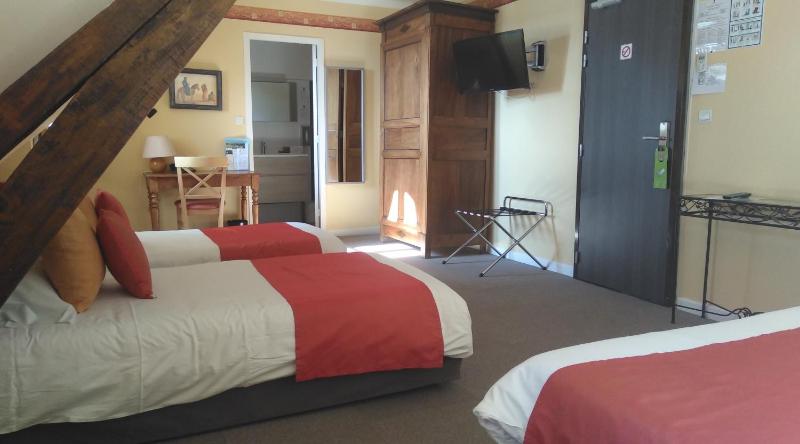 Quadruple Room image 4