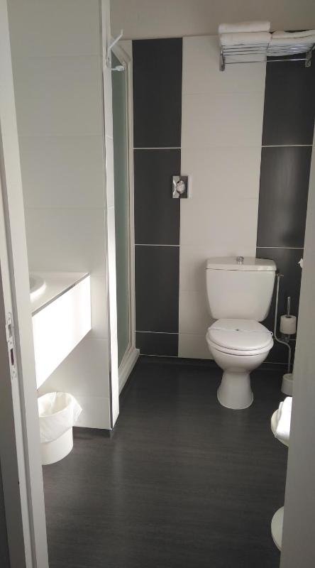 Twin Room image 4