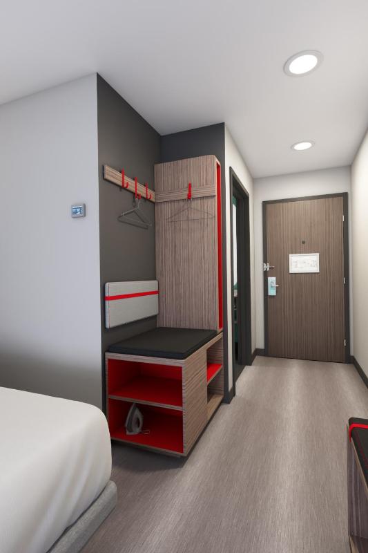 Standard Queen Room with Two Queen Beds image 2