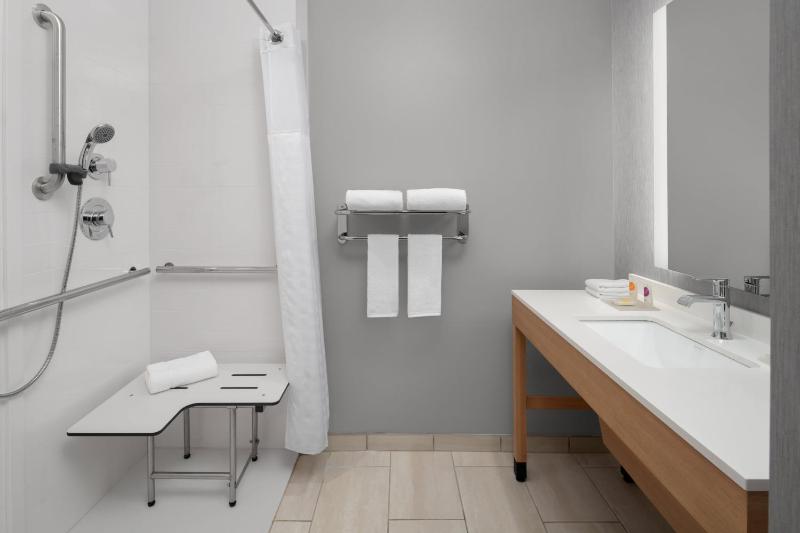 King Suite with Sofa Bed and Roll-In Shower - Disability Access image 2