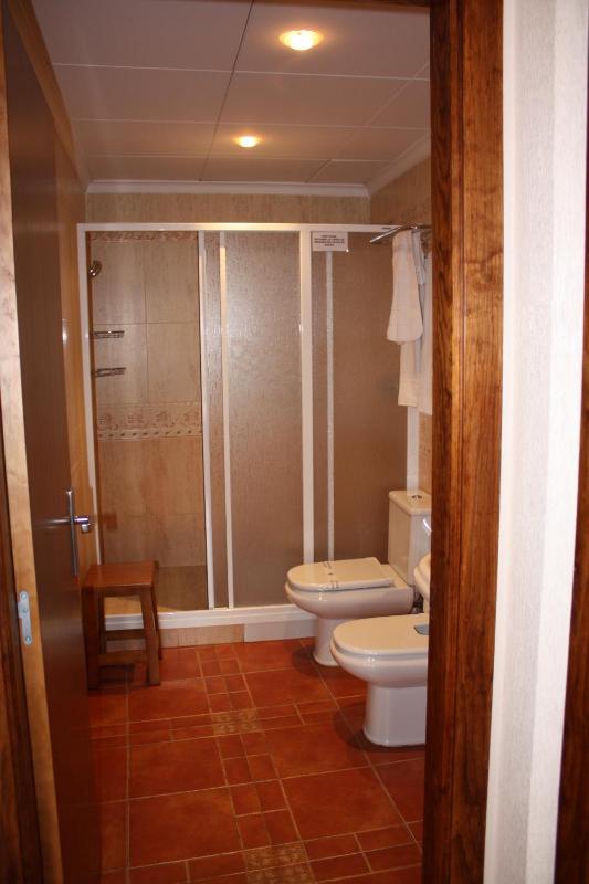 Twin Room image 3