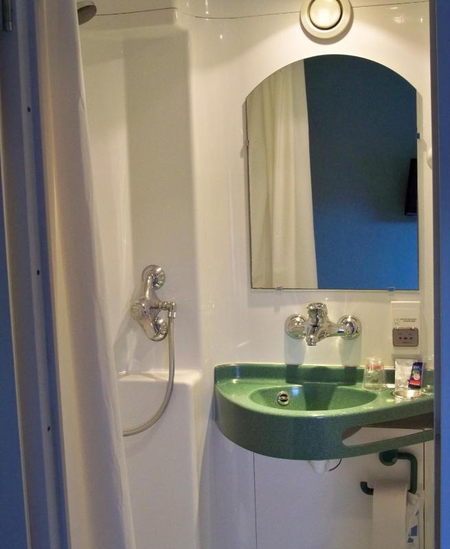 Double Room image 3
