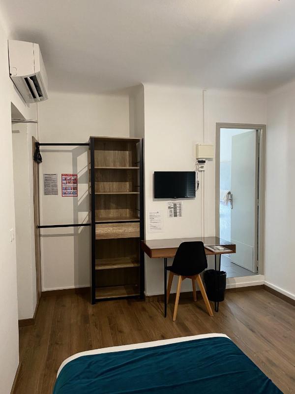 Standard Twin Room image 4