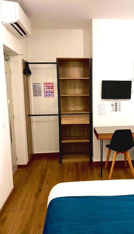 Double Room image 4