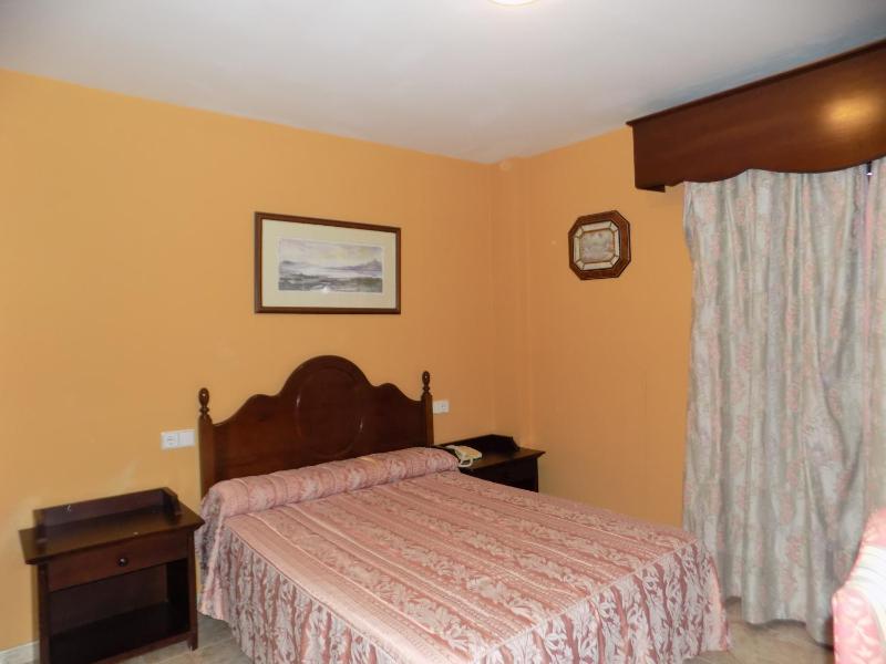 Double or Twin Room image 3