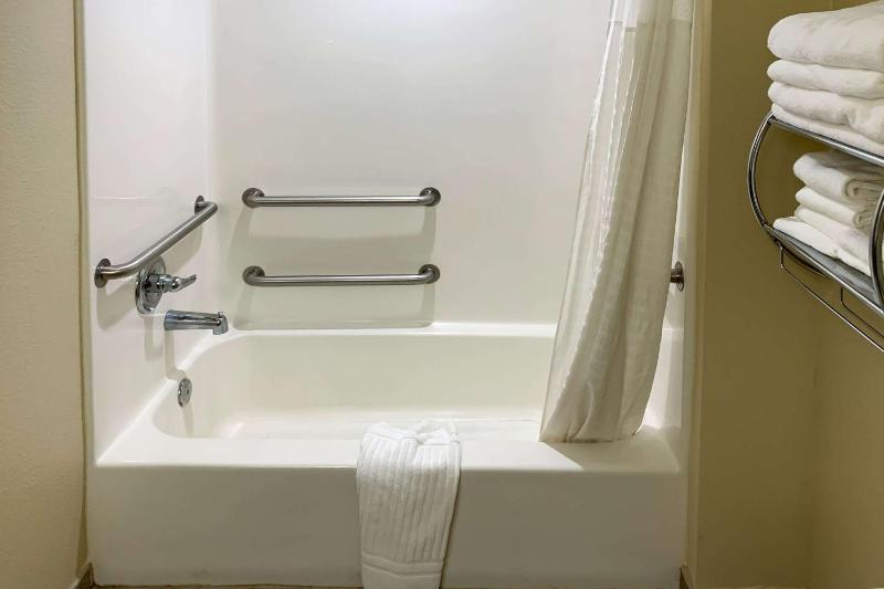 Comfort Inn Pittsburgh Crafton - image 11