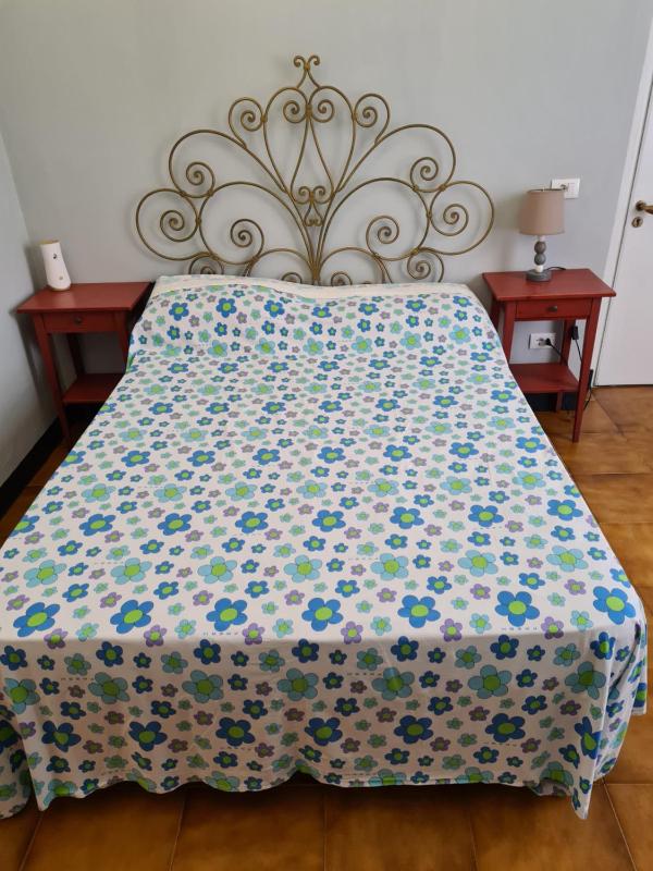Standard Double Room with Shared Bathroom image 3
