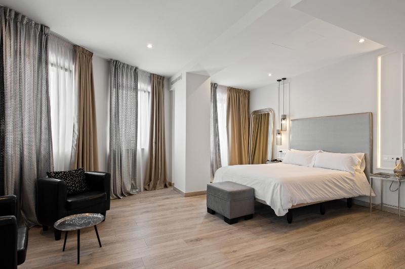 Deluxe Room image 4