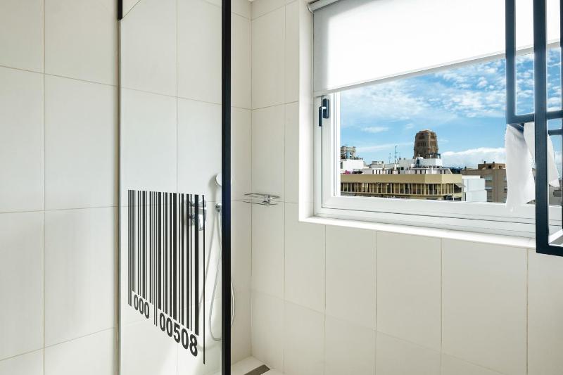 Deluxe Room image 3