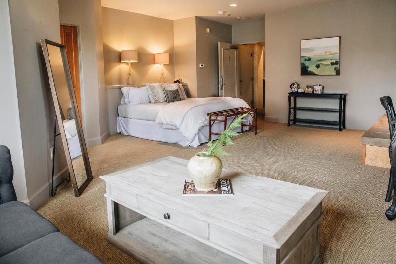 Deluxe Double Room with Shower image 3