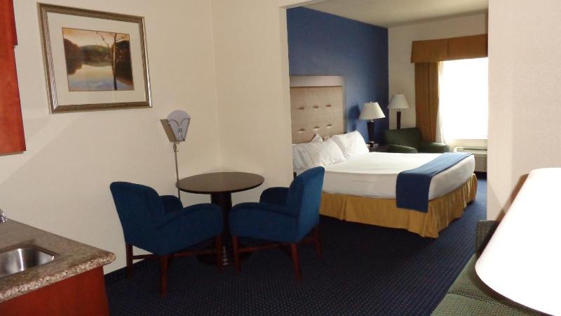 One-Bedroom King Suite image 2