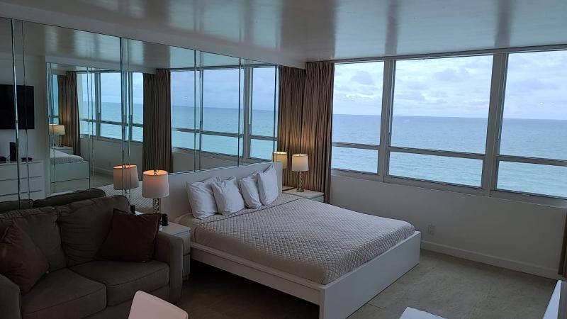 Studio Apartment with Sea View image 1