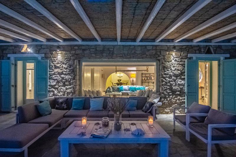 Mando Pool Villas w Sea Views - Five Bedrooms - image 6