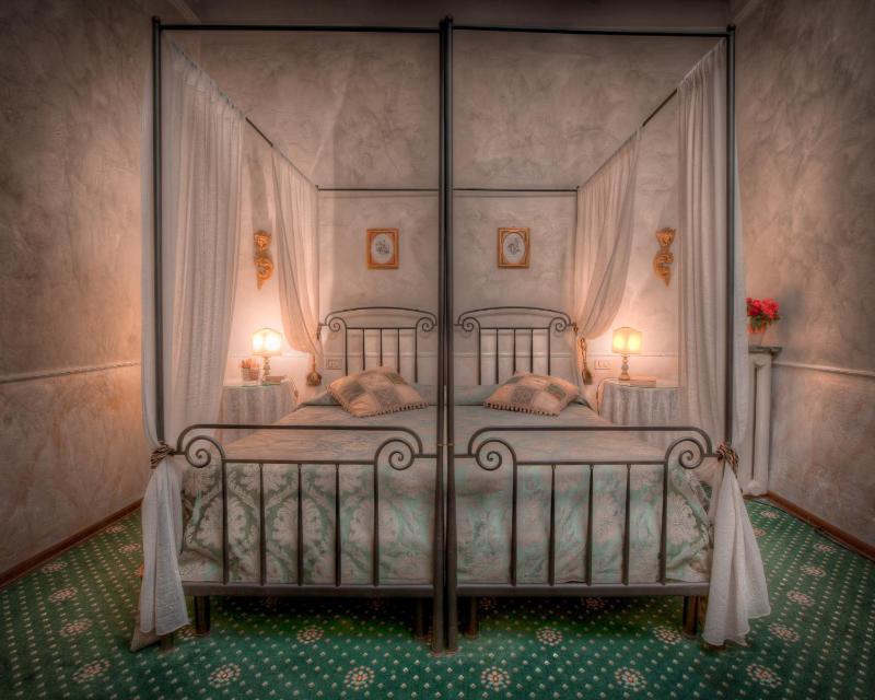 Superior Double Room image 4