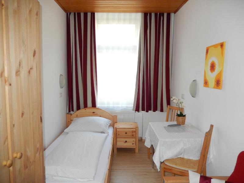 Single Room with Shared Bathroom and Toilet image 3