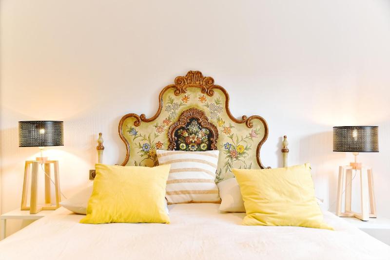 Deluxe Room image 1