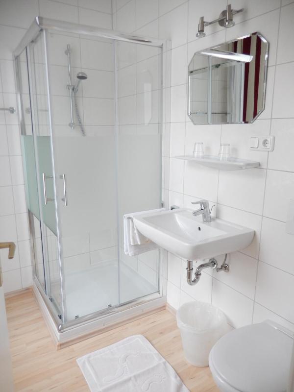 Twin Room with Private Bathroom image 4