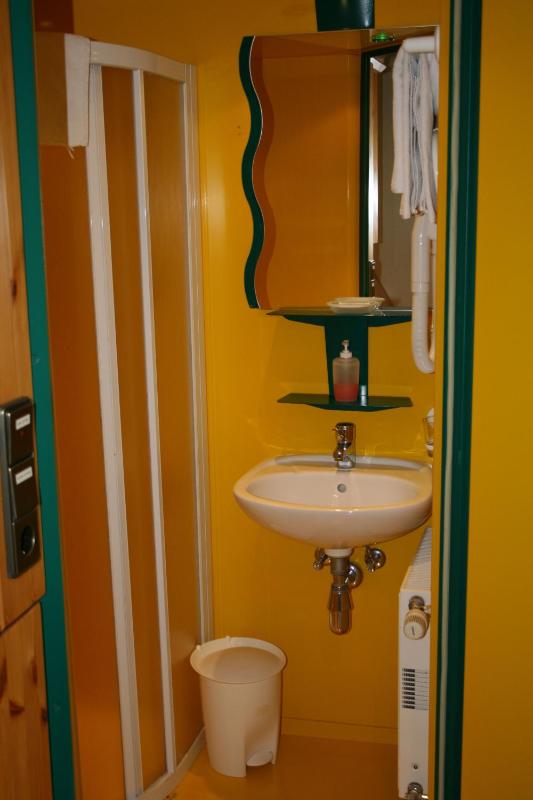 Small Single Room image 2