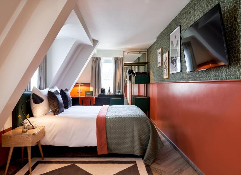 Classic Double or Twin Room image 3