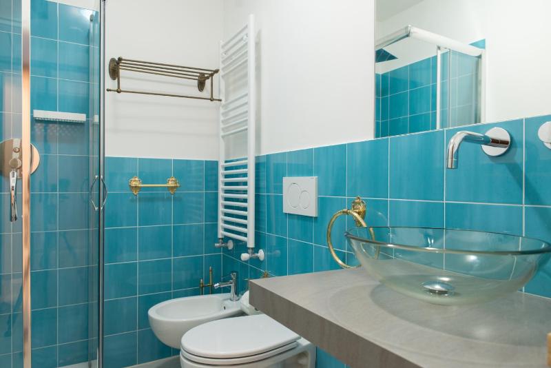 Double or Twin Room with Canal View image 3