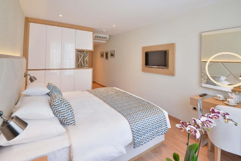 Superior Double Room image 3