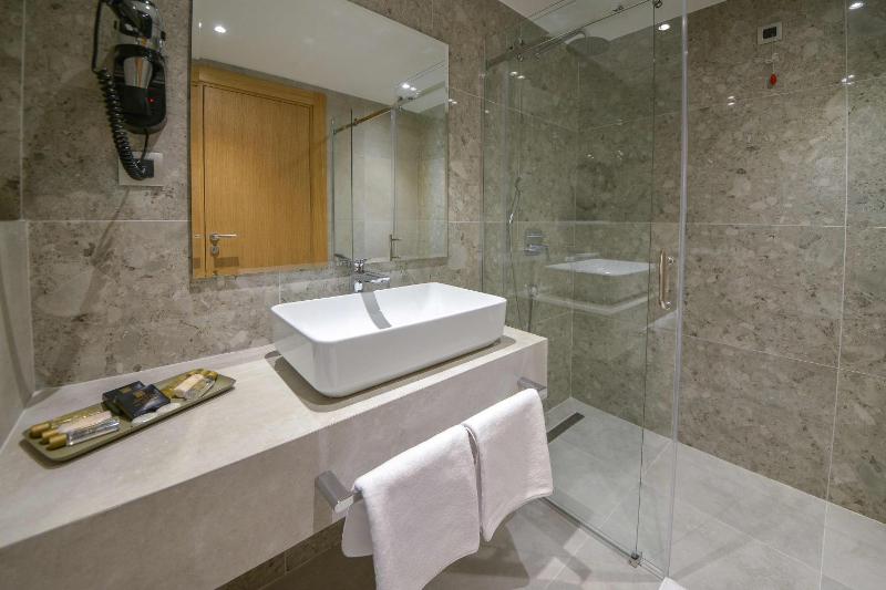 Superior Double Room with Balcony image 2
